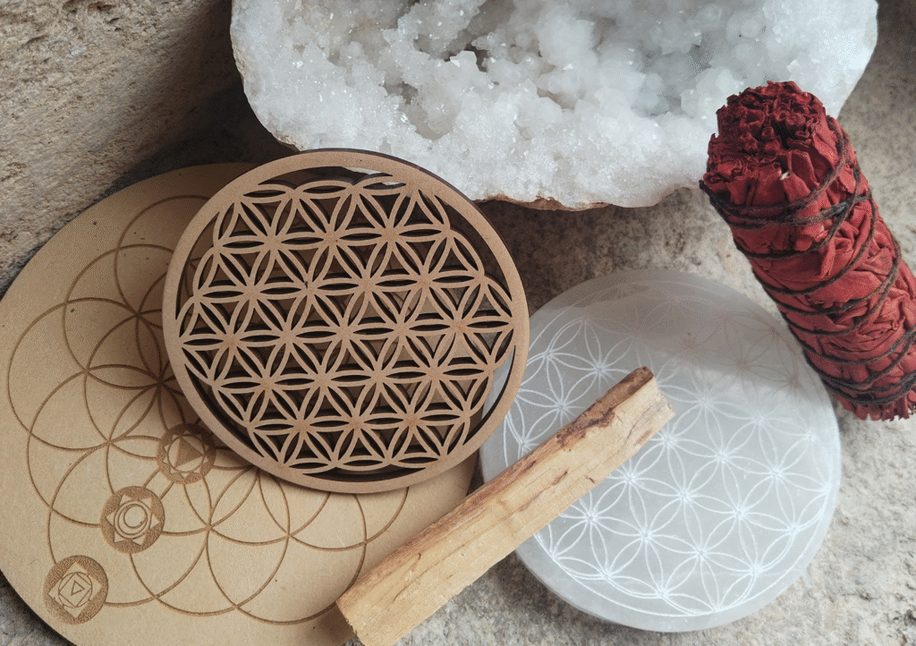 Outils de nettoyage et rechargement des pierres naturelles : fleur de vie, géode, palo santo, bâton de sauge sang de dragon pour fumigation