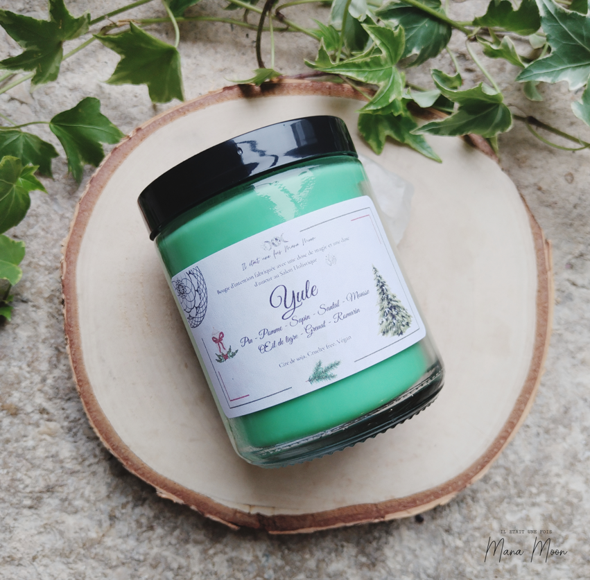 Capture d’écran 2025-12-10 131839 Bougie Yule artisanale 200g avec pierres grenat et œil de tigre