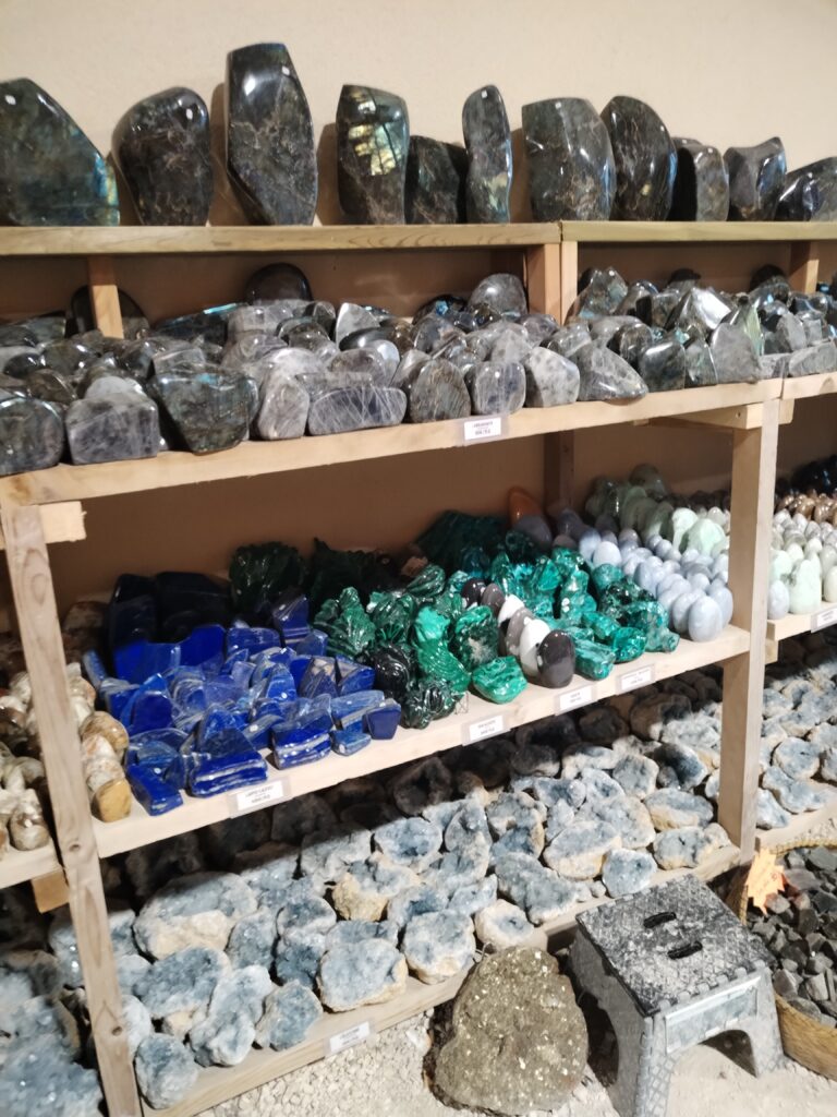 Bloc de labradorite, de lapis lazuli, de malachite