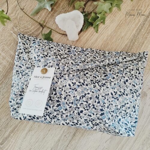 Grande trousse de toilette Louise – motif petites fleurs bleues Liberty – coton enduit imperméable – fabrication artisanale