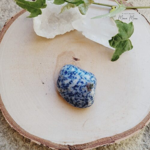 Galet de lazulite 56g – pierre naturelle aux vertus énergétiques pour la concentration, la créativité et le bien-être émotionnel.