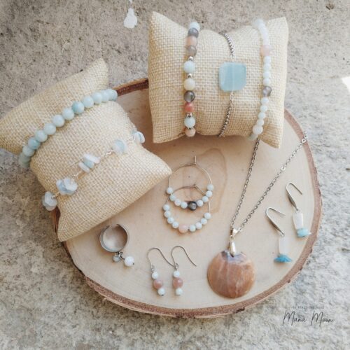 Collection Ostara bijoux faits main – Aigue-Marine, Pierre de Lune, bracelets, boucles d’oreilles, collier et bague