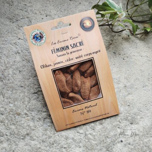 Encens artisanal féminin sacré à base de jasmin, oliban et cèdre — harmonie corps et esprit