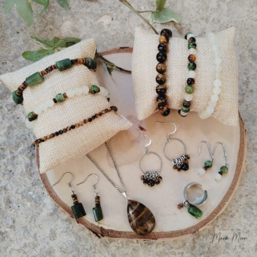 Bijoux en pierre naturelle – Œil de tigre et jade – collection Litha, fabrication artisanale, énergie solaire et vibration estivale.