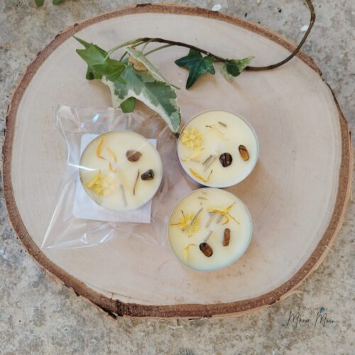 Chauffe-plats parfumés "Litha", fabriqués artisanalement en cire de soja, parfum abricot, pêche, orange, romarin, musc et accord gourmand, décorés d’Œil de Tigre et de romarin séché, pour un rituel solaire et énergétique.