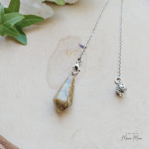 Pendule en Opale Verte naturelle avec chaînette de 20 cm – radiesthésie, vitalité et harmonie émotionnelle