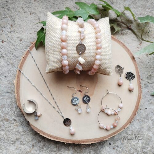 Collection de bijoux Lune des Moissons en Pierre du Soleil et Cristal de Roche, artisanat Mana Moon