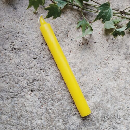 bougie jaune teintée dans la masse, 22cm