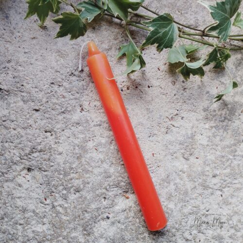 bougie orange teintée dans la masse, 22cm