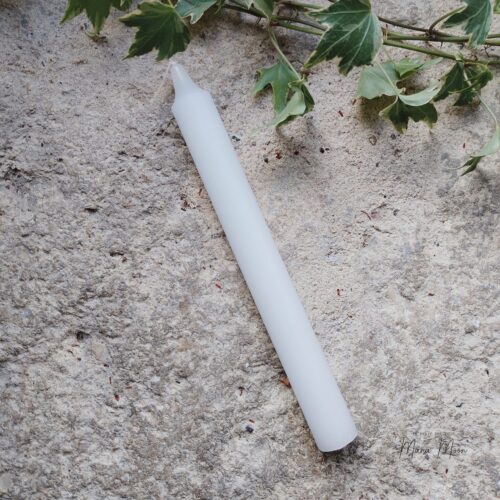 bougie blanche teintée dans la masse, 22cm