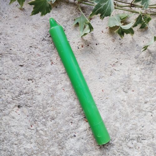 bougie verte teintée dans la masse, 22cm