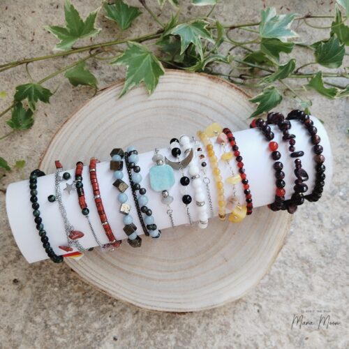 Bijoux à prix doux" : anciennes créations artisanales en pierres naturelles et acier inoxydable.