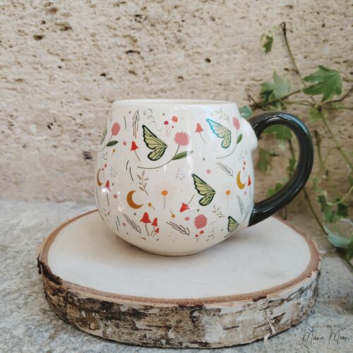 tasse en céramique avec imprimé fée de jardin et design fairycore