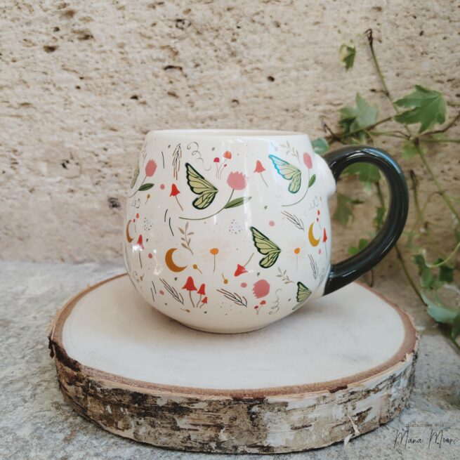 tasse en céramique avec imprimé fée de jardin et design fairycore