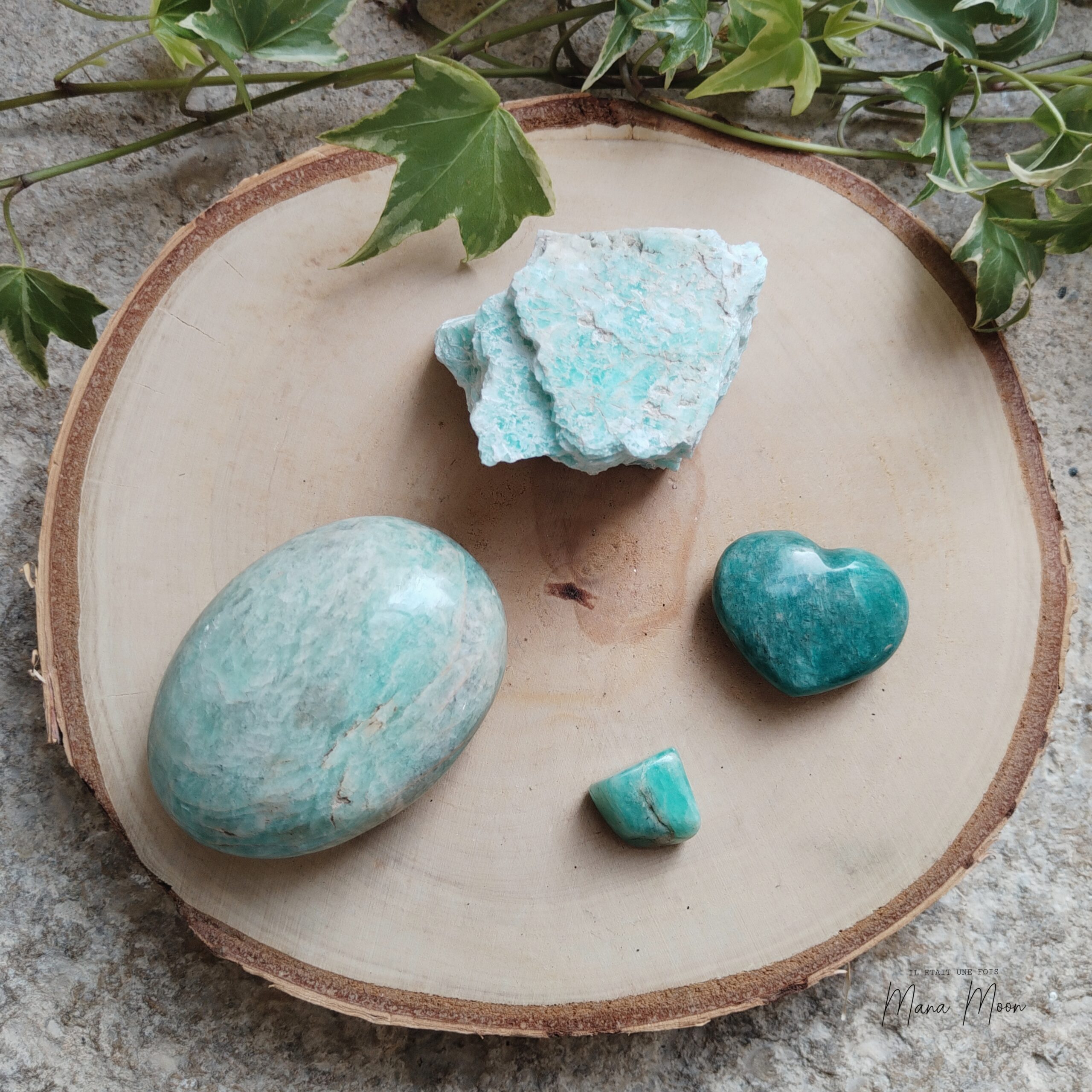 InCollage_20251107_132003854 Amazonite bleu-vert symbolisant la clarté mentale, le réconfort et l’équilibre intérieur