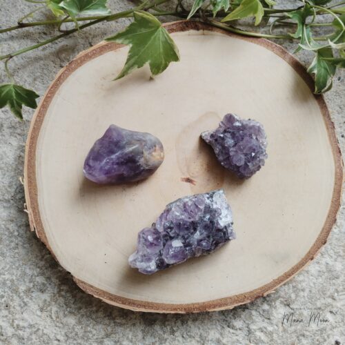 galet et pierre brute d'améthyste