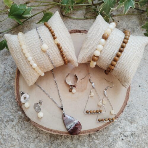 Bijoux énergétiques en calcite orange et bois fossilisé – Collection BOOST Il était une fois Mana Moon