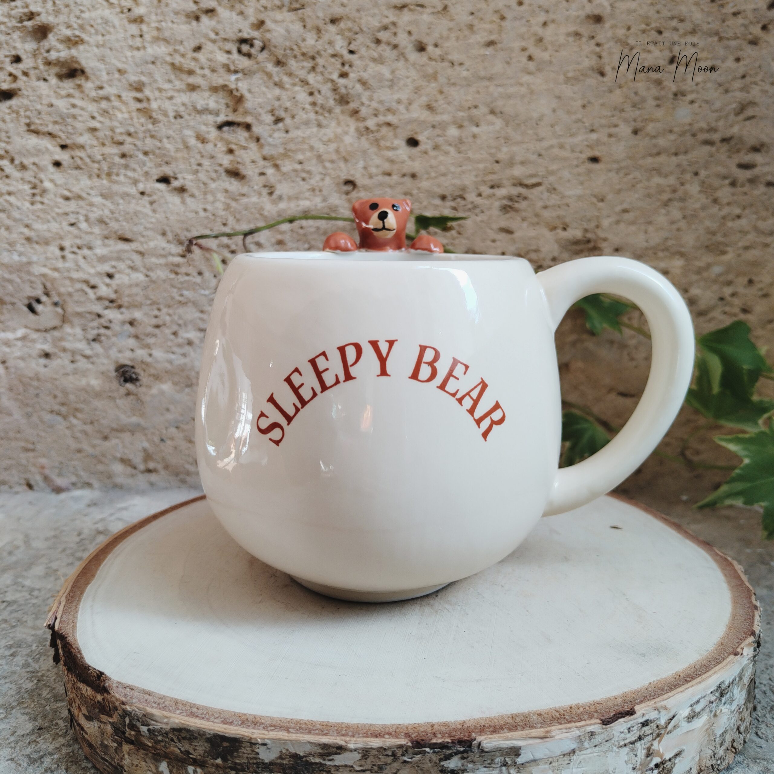 InCollage_20251108_143413970 Tasse blanche Sleepy Bear avec ours en relief suspendu