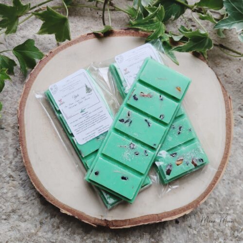 Tablette de fondants Yule avec pierres grenat et œil de tigre