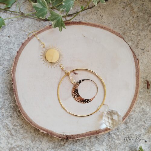 Attrape-soleil Éclipse en laiton doré avec cristal facetté arc-en-ciel