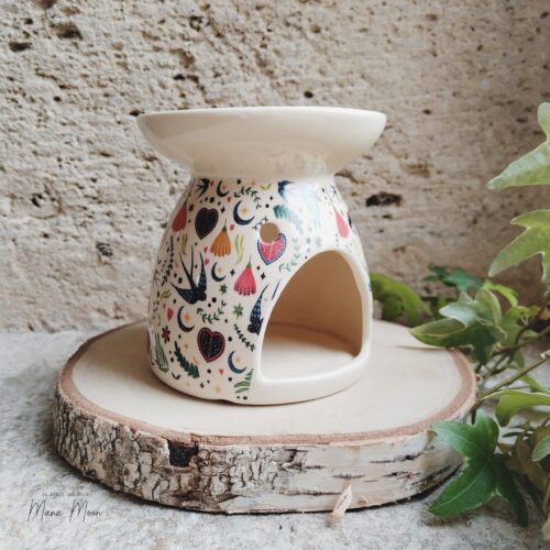 Brûleur à parfum Midnight Bloom en céramique crème avec motif floral folklorique