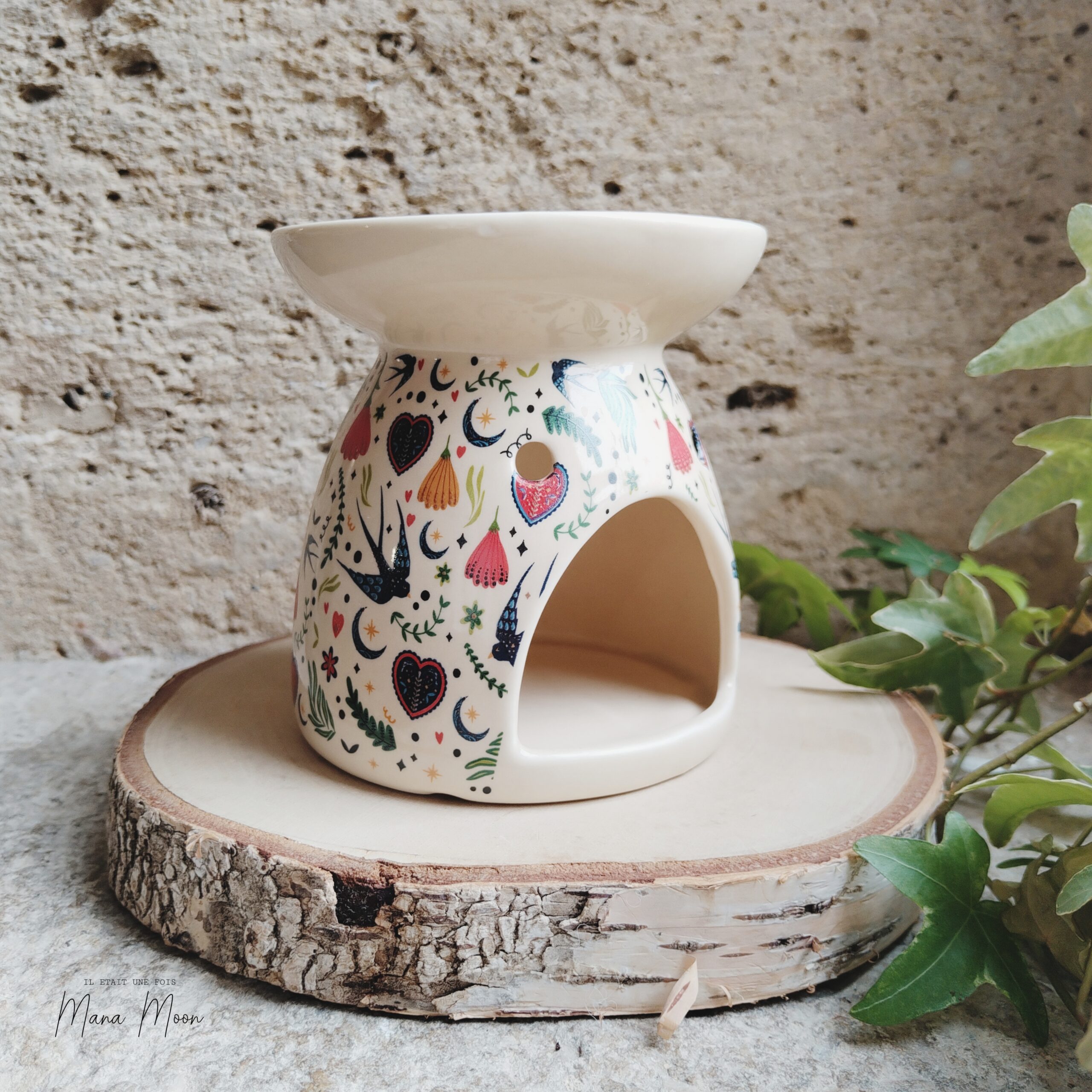 InCollage_20260127_152404616 Brûleur à parfum Midnight Bloom en céramique crème avec motif floral folklorique