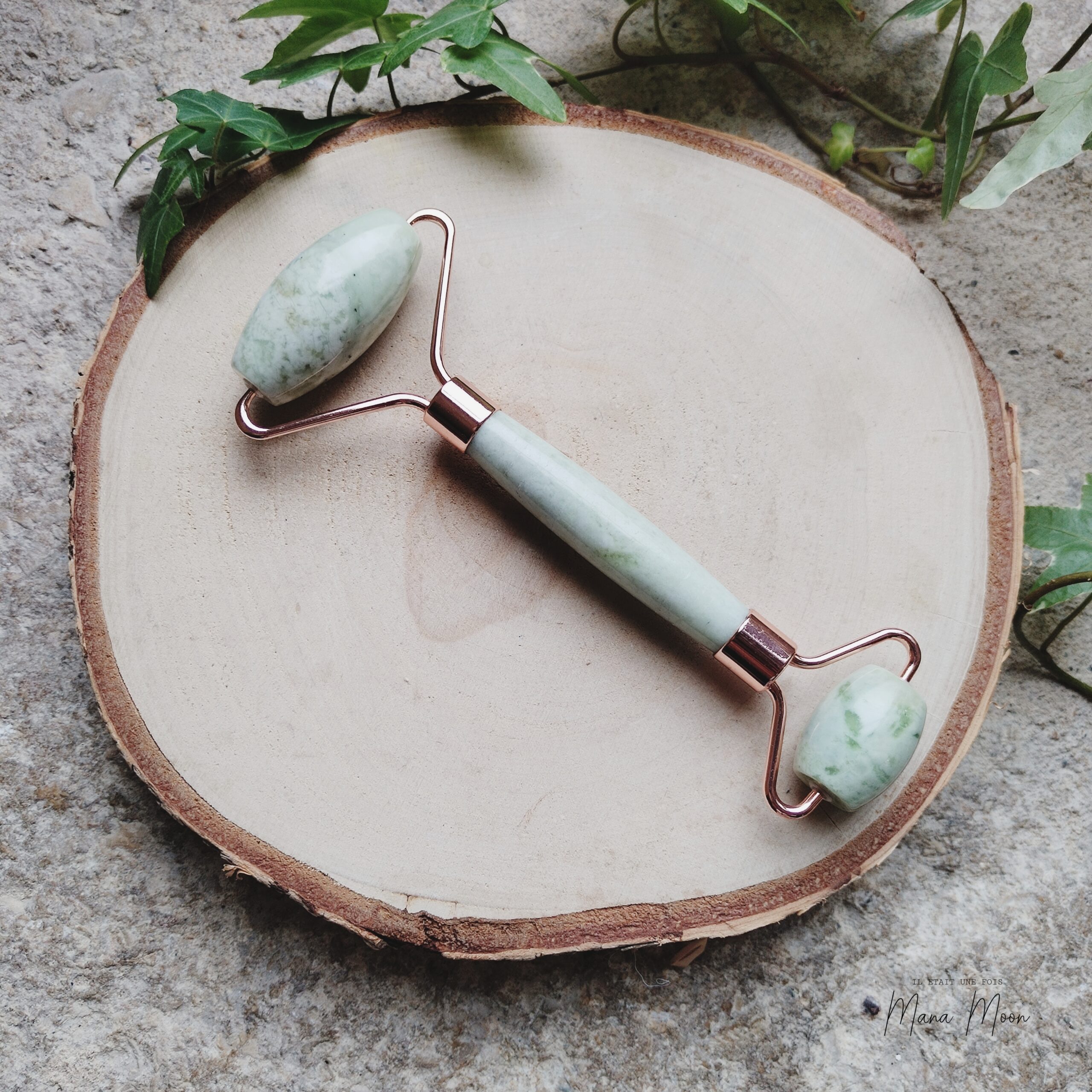 InCollage_20260127_152559220 Rouleau de jade naturel pour massage du visage et rituel beauté apaisant