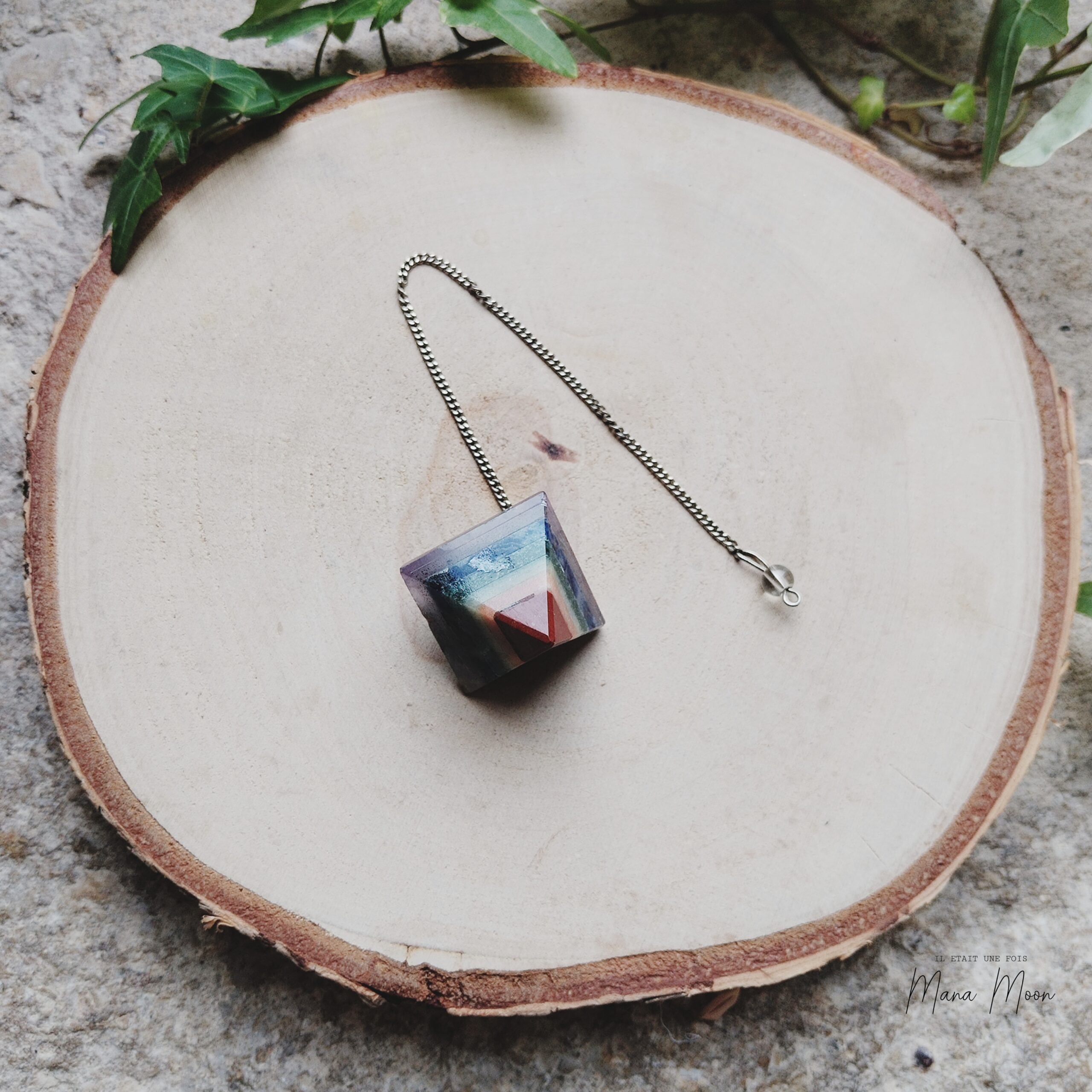 Pendule Pyramide 7 Chakras – Harmonisation énergétique complète