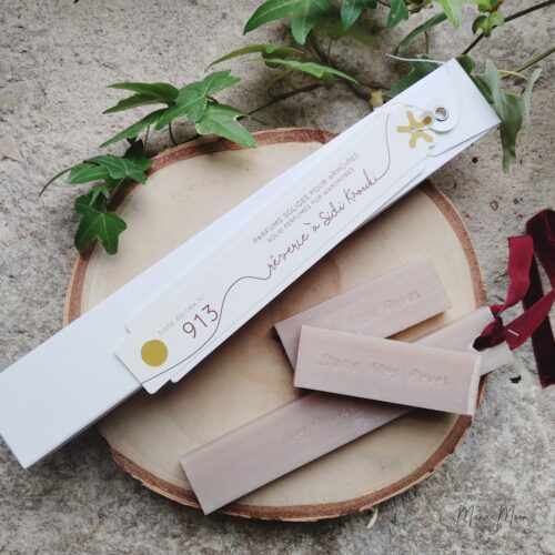 Parfum d'armoire rêverie à Sidi Kaouki suspension et tablettes ambre noir