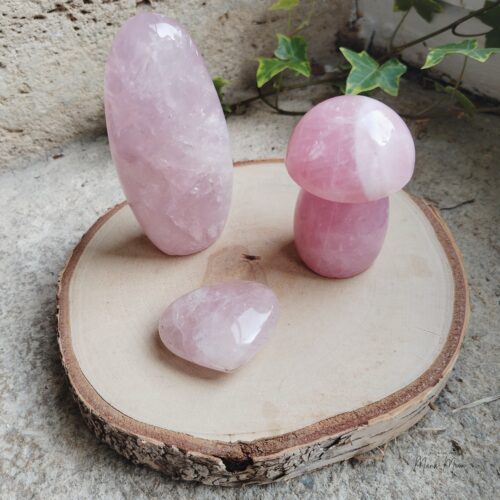 Quartz rose Forme libre, cœur et formes sculptées – pierre de tendresse, réconfort et guérison affective.