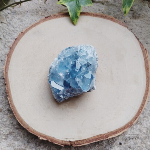 Cornaline en forme de cœur, œuf et lune, orange profond, symbole de vitalité, féminité et stabilité