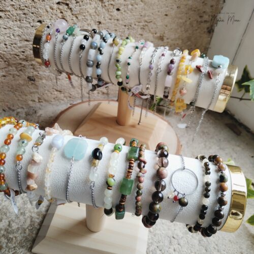 Bijoux à prix doux" : anciennes créations artisanales en pierres naturelles et acier inoxydable.