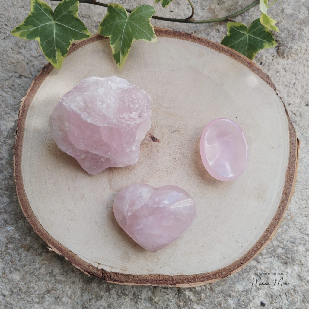 quartz rose, brute, galet et coeur