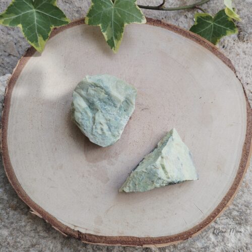 Pierre brute de Serpentine — purification énergétique, ancrage profond et éveil spirituel.