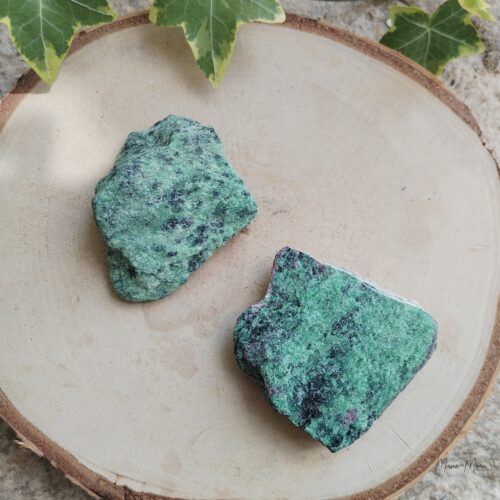 Rubis Zoïsite pierre naturelle – énergie vitale, amour et équilibre émotionnel