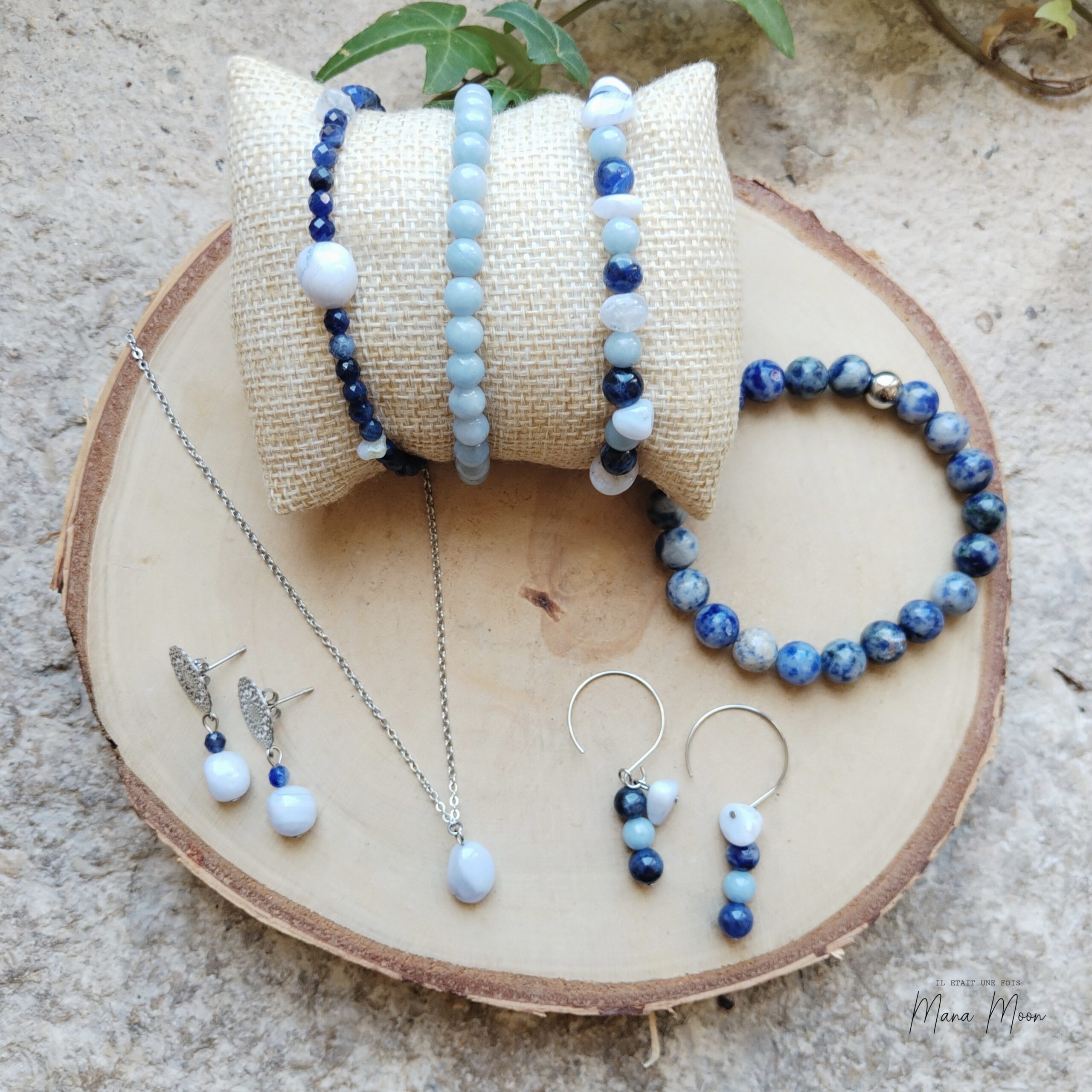 Bijoux en sodalite, calcédoine bleue et angélite – Collection Aéris