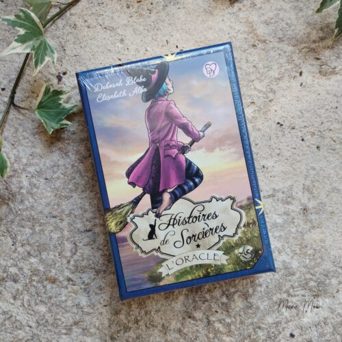 Coffret L'Oracle Histoire de Sorcières de Deborah Blake comprenant 44 cartes et un livret explicatif en couleurs de 132 pages consacré à la divination et à la magie des quatre éléments.