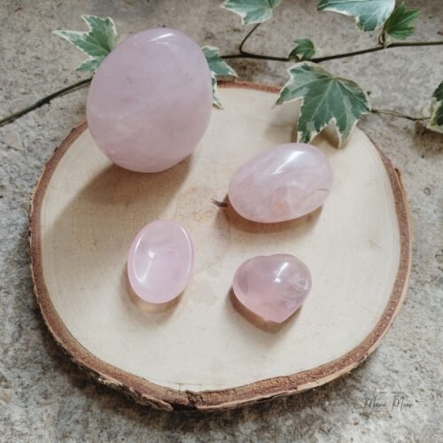 Quartz rose Forme libre, cœur et formes sculptées – pierre de tendresse, réconfort et guérison affective.