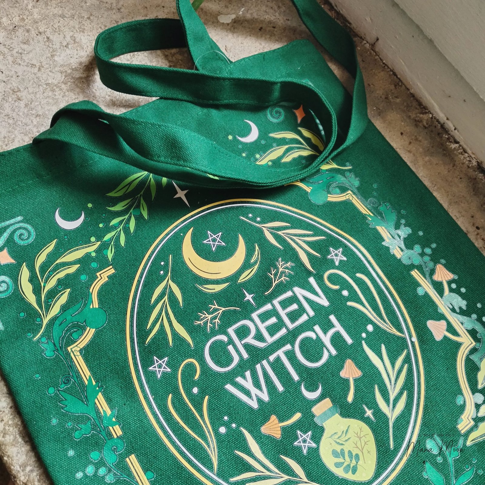 tote-bag-sorciere-verte-motif-botanique-mana-moon.jpg