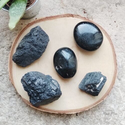 Pierre de Tourmaline noire — pierre d’ancrage, de protection énergétique et de purification vibratoire.