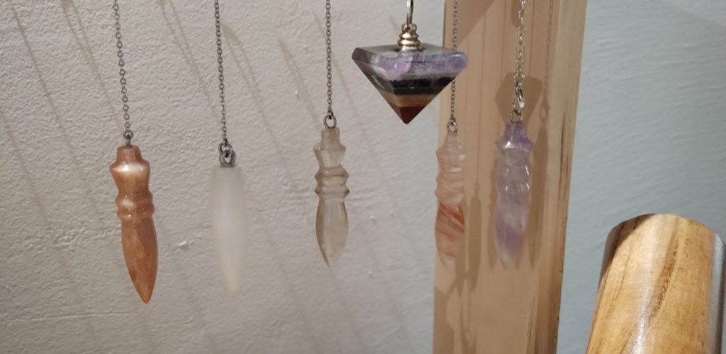 Pendule de radiesthésie en pierres naturelles