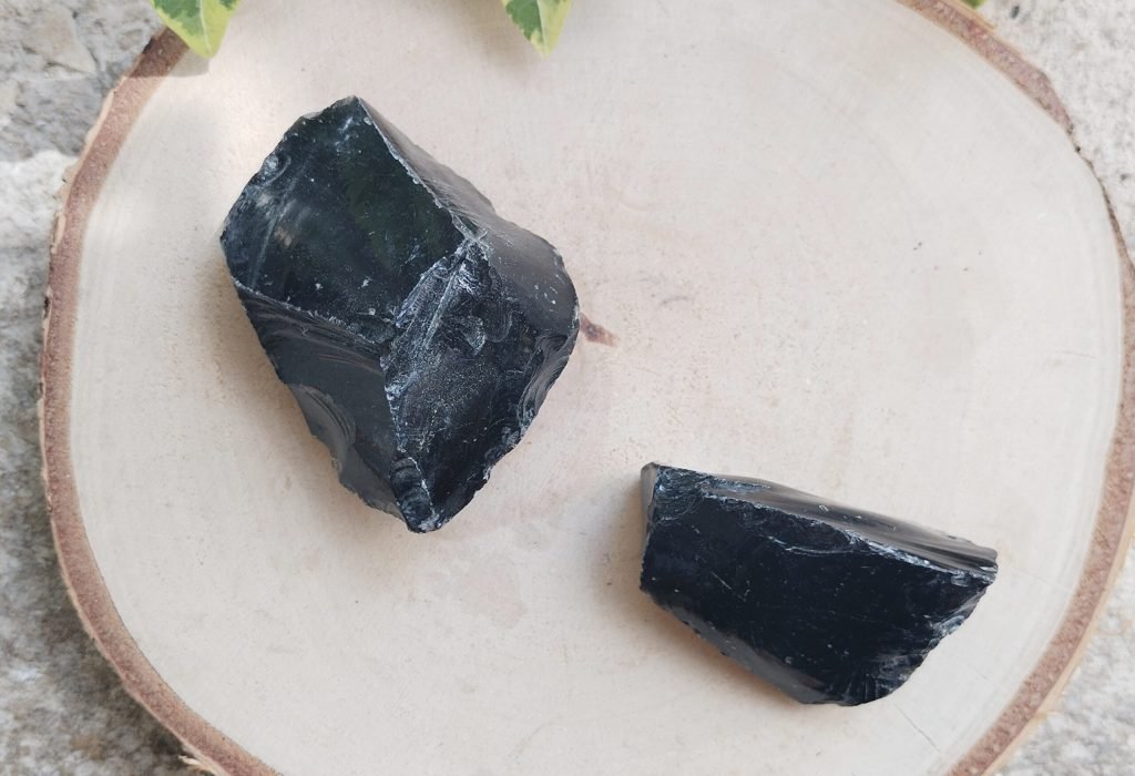 Obsidienne Noire – Pierre de protection, de purification et d’ancrage énergétique