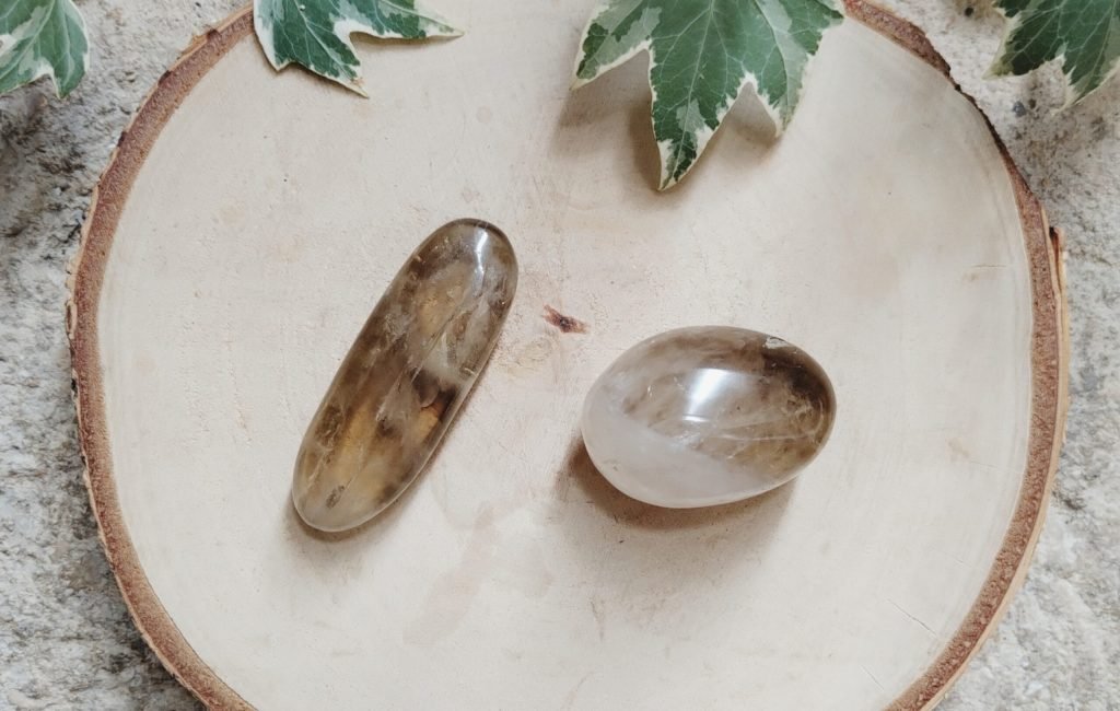Citrine naturelle, jaune éclatant, symbole de joie, d’abondance et de confiance en soi
